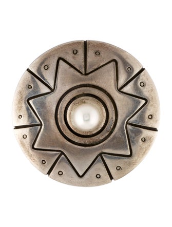 Lisa Jenks Pearl Round Pin