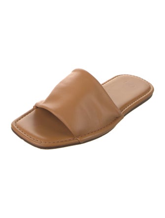 LOQ Leather Slides