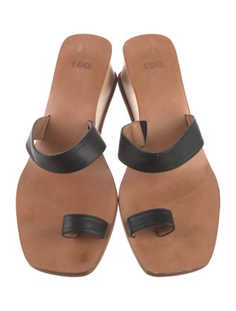 LOQ Patent Leather Slides