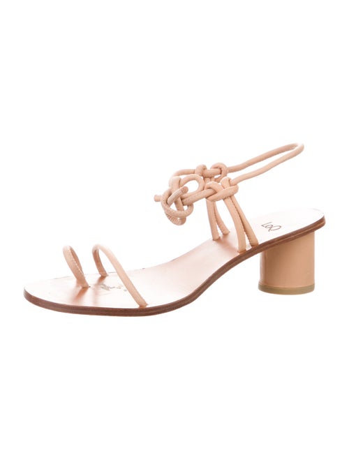 LOQ Leather Sandals