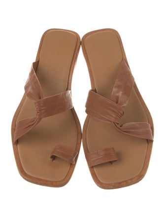 LOQ Leather Slides