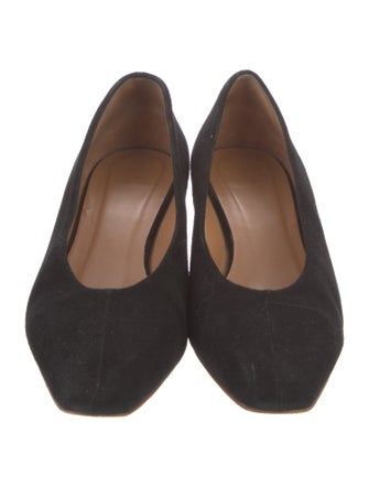LOQ Suede Pumps