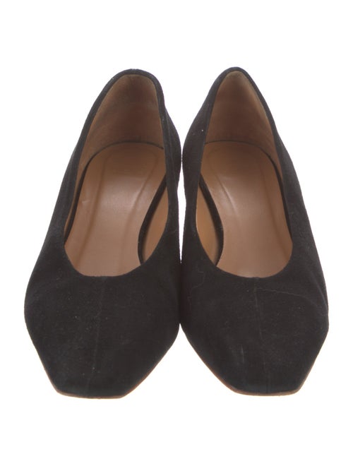 LOQ Suede Pumps