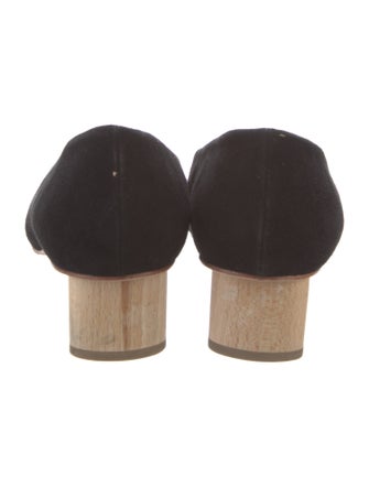 LOQ Suede Pumps