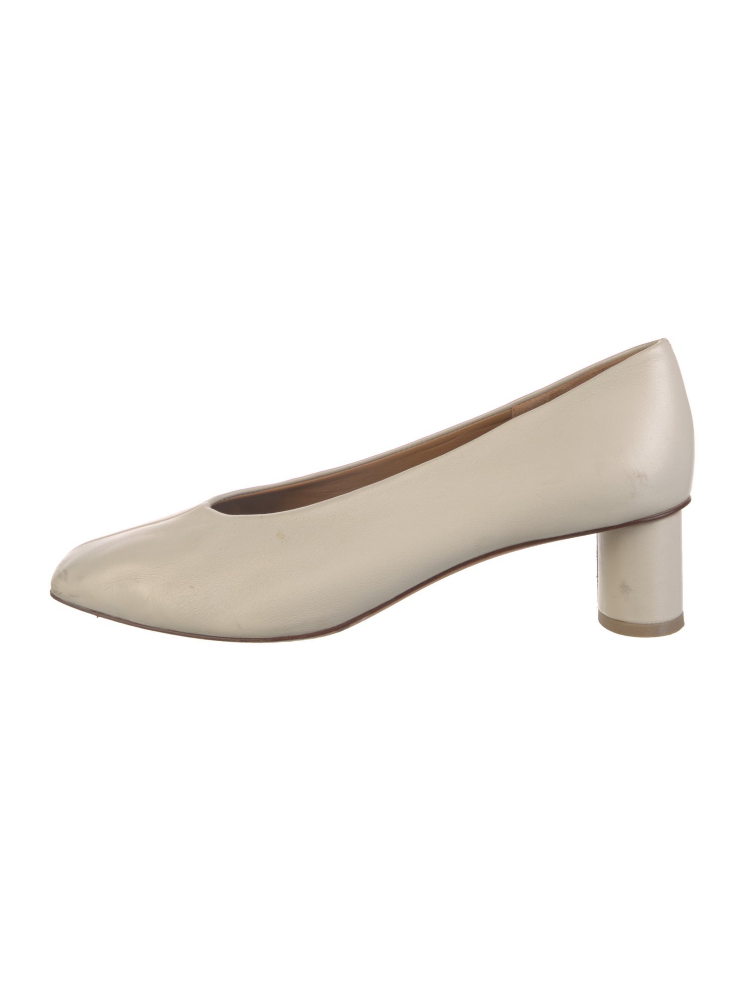 LOQ Leather Pumps