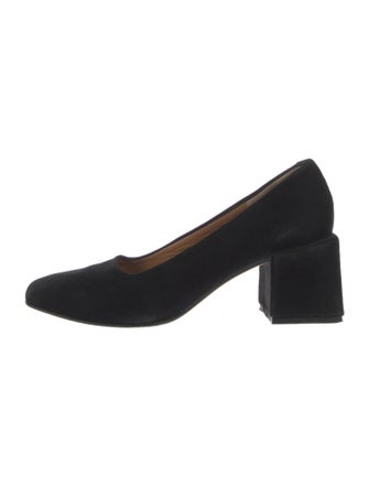 LOQ Suede Pumps