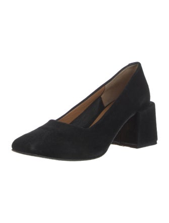 LOQ Suede Pumps