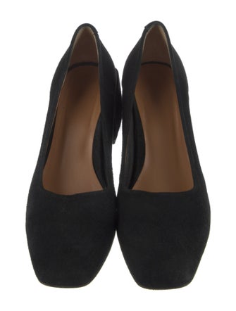 LOQ Suede Pumps