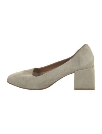 LOQ Suede Pumps