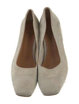 LOQ Suede Pumps