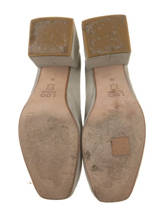LOQ Suede Pumps