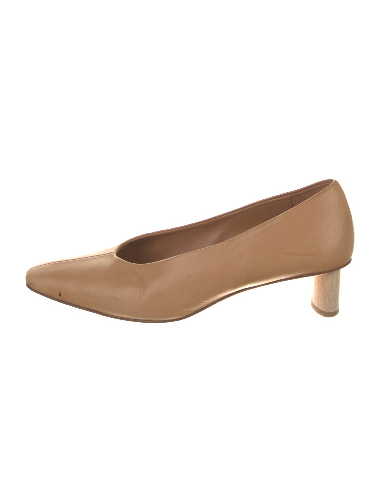 LOQ Leather Pumps