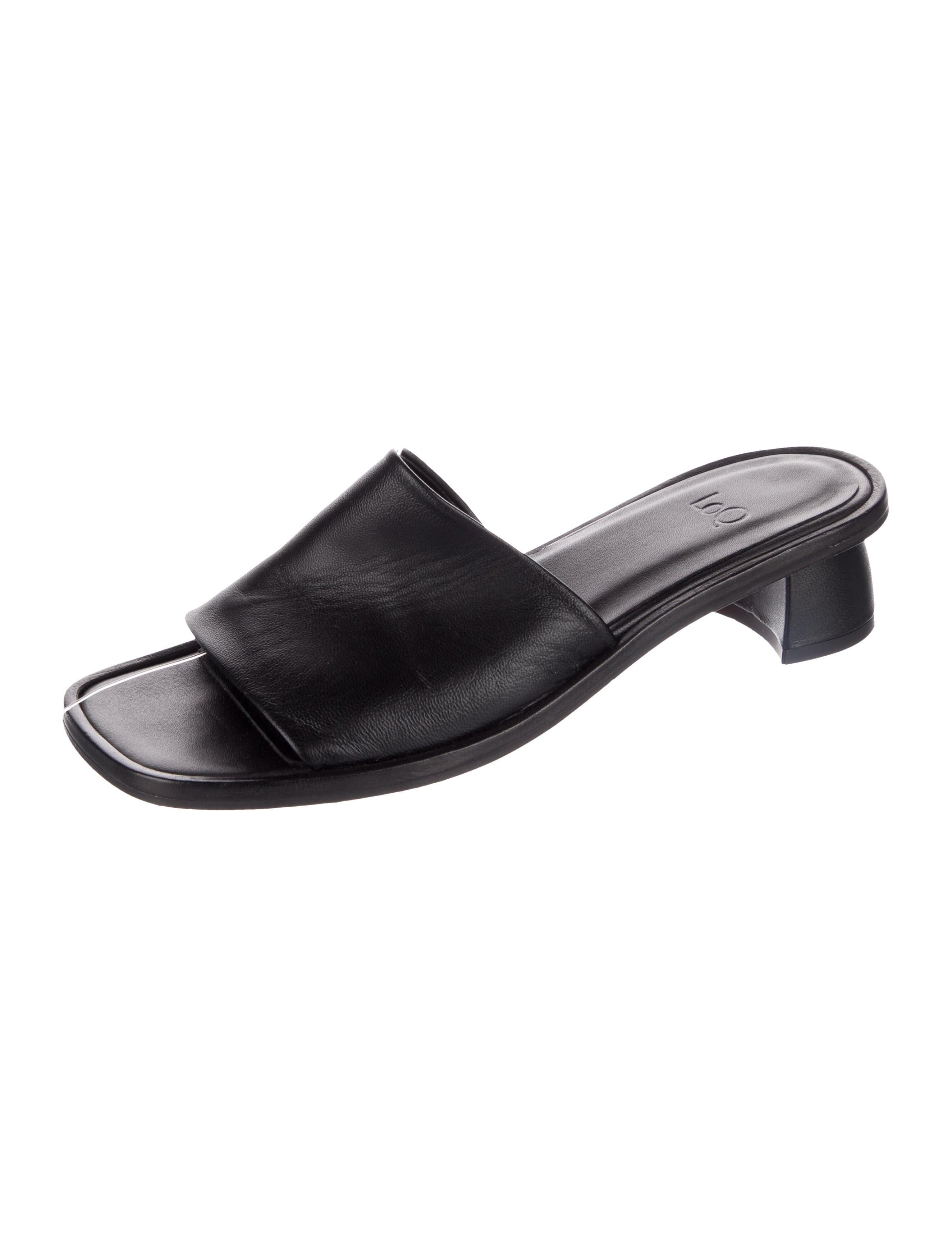 LOQ Leather Slides