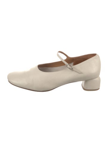 Pre-owned Loq Leather Pumps In Neutral