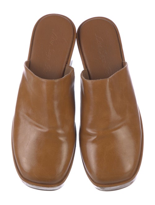 Lisa says Gah Leather Slides