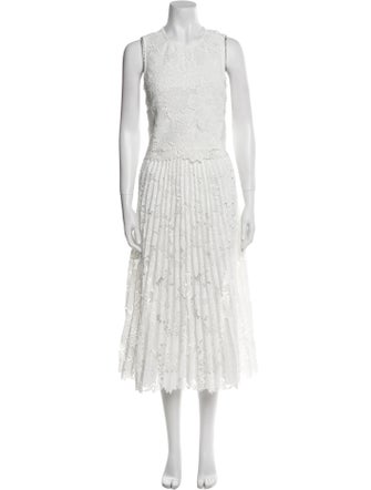 Le Superbe Lace Pattern Pleated Accents Skirt Set