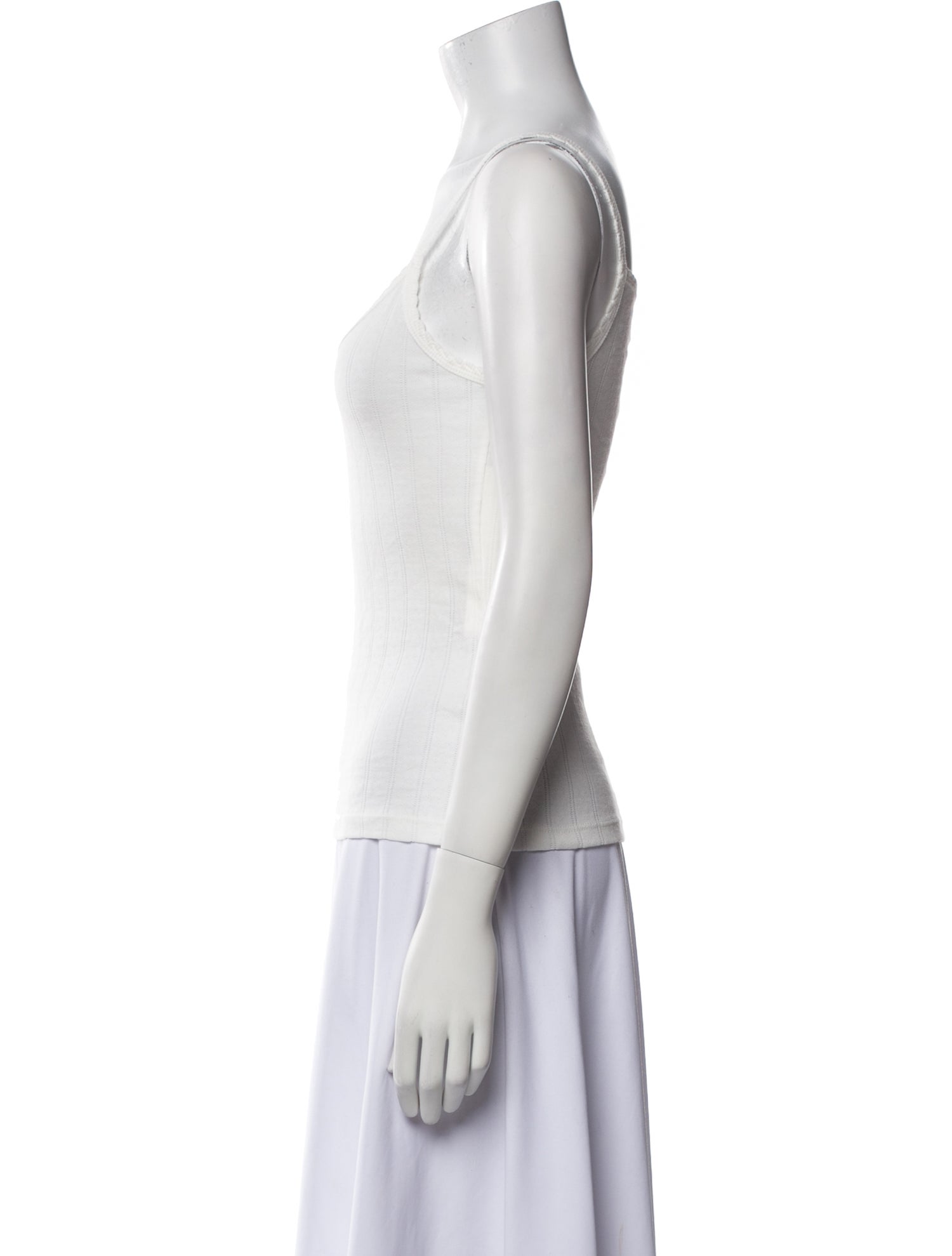 Leset Scoop Neck Sleeveless Top