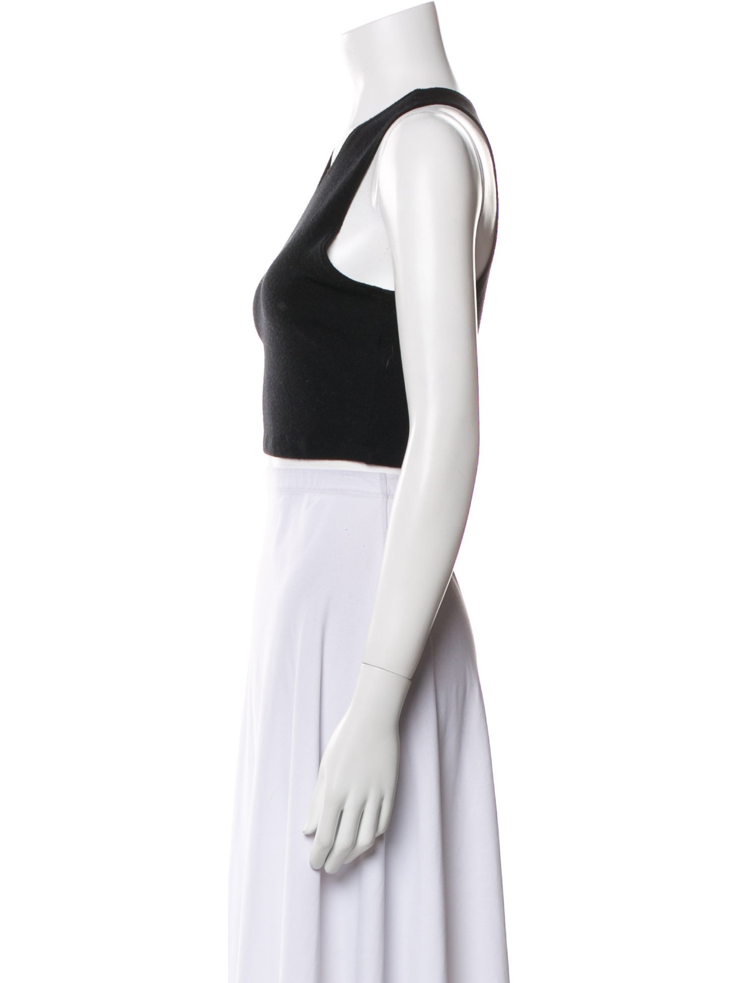 Leset Scoop Neck Sleeveless Crop Top