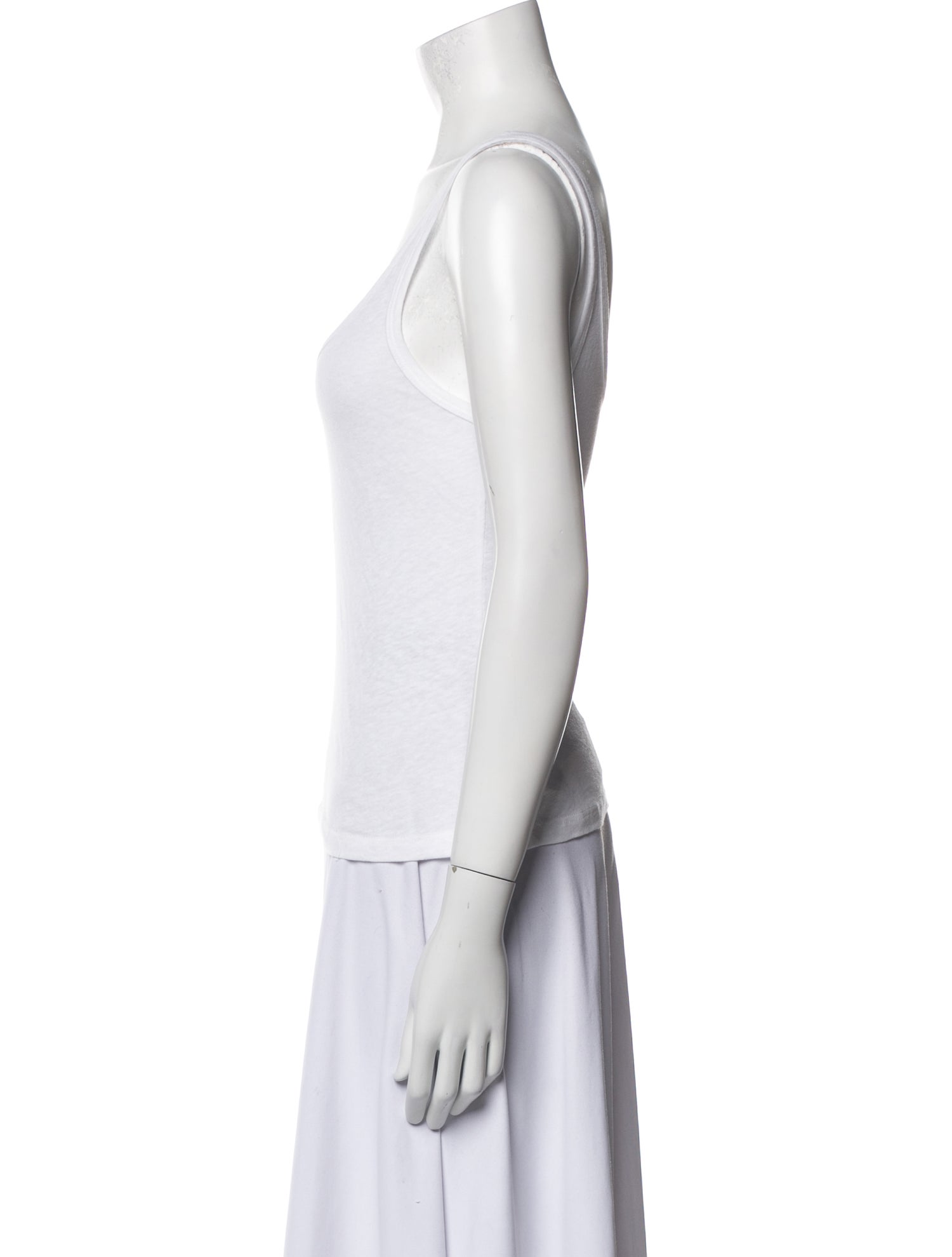 Leset Scoop Neck Sleeveless Top