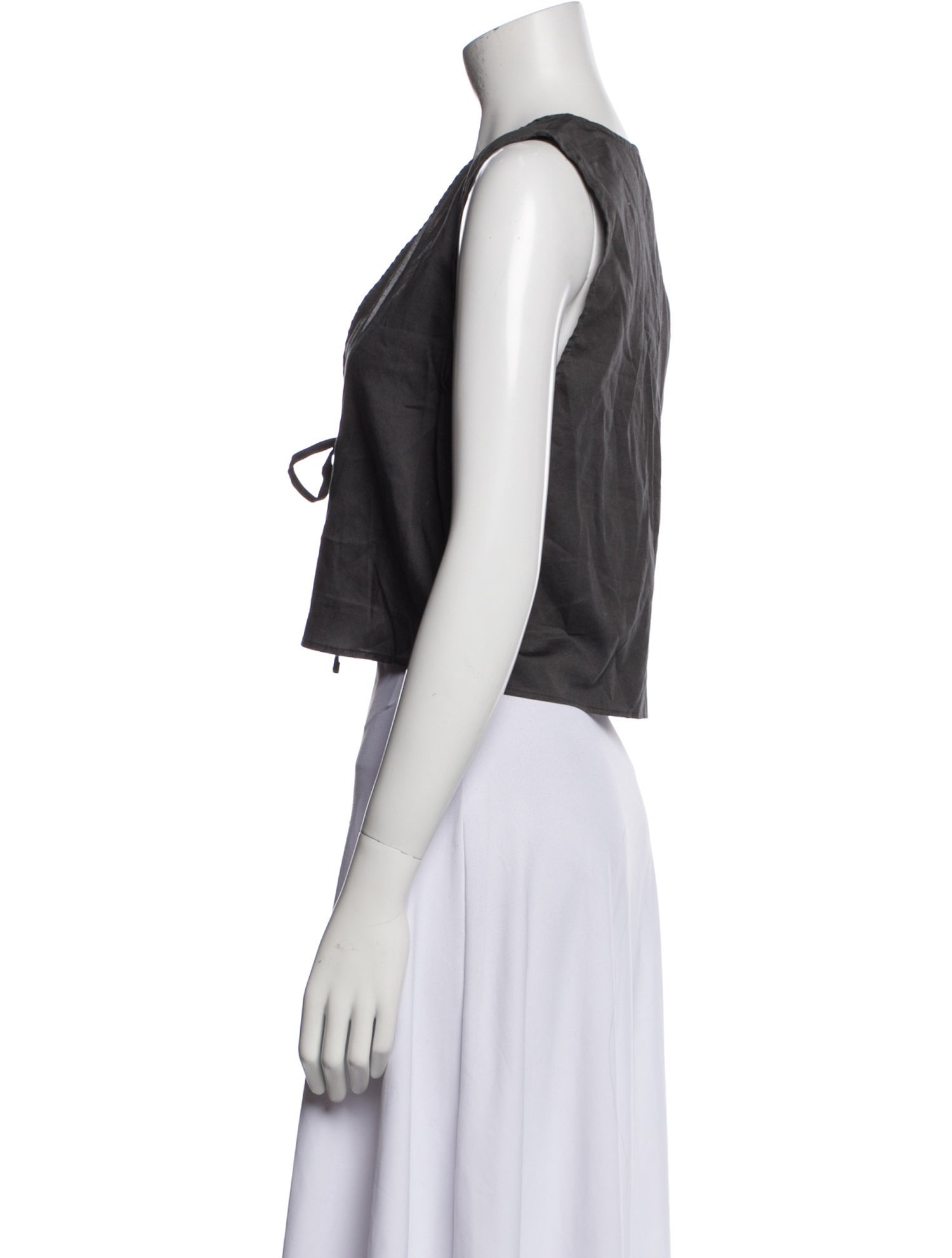 Leset V-Neck Sleeveless Crop Top