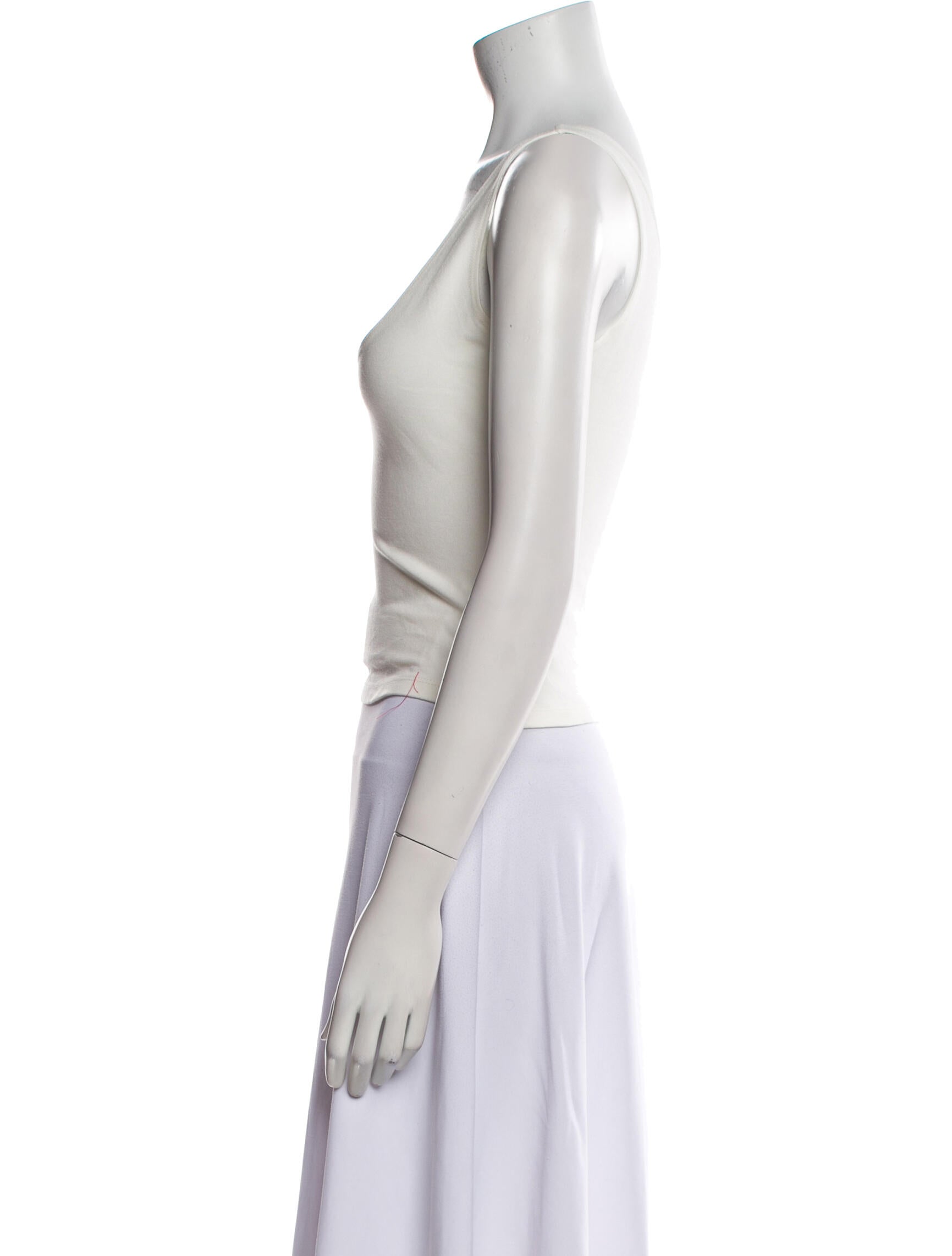 Leset Scoop Neck Sleeveless Crop Top