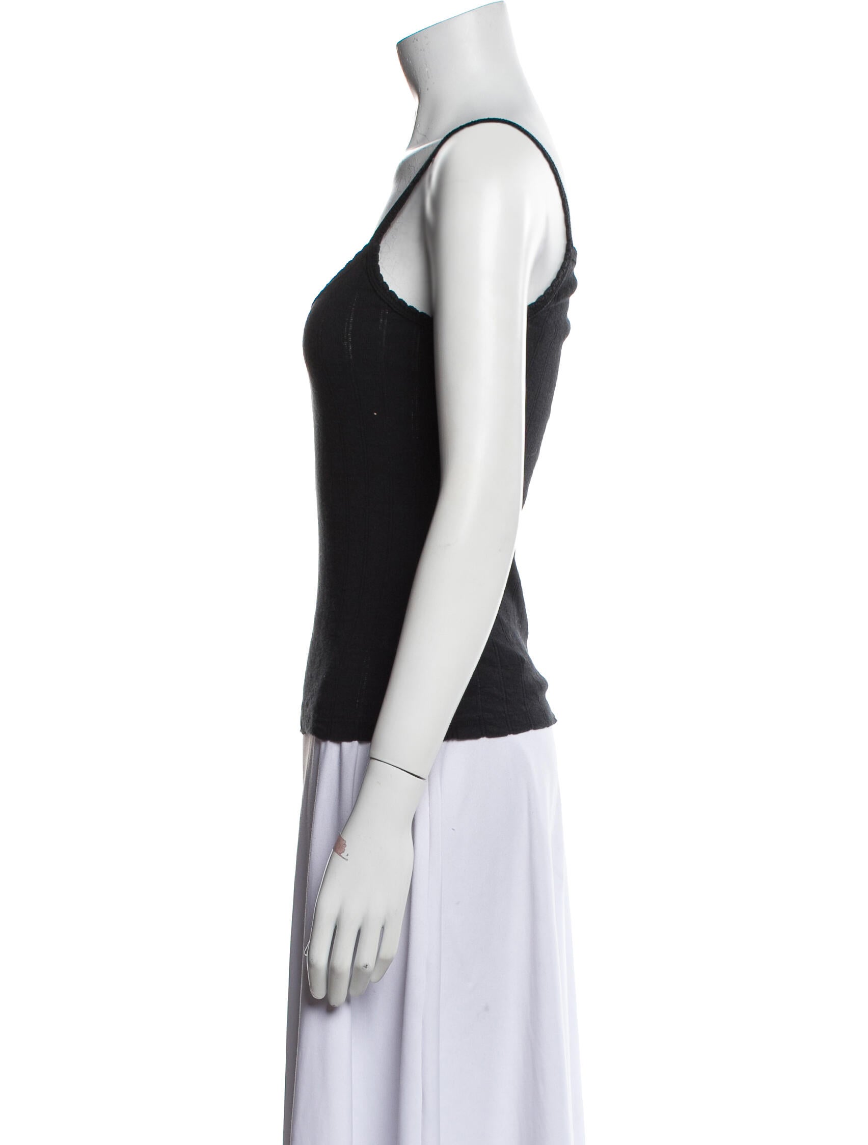 Leset Scoop Neck Sleeveless Top