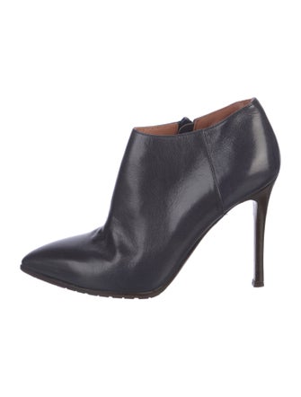 L'Autre Chose Leather Pumps