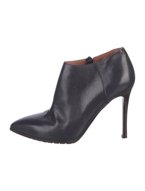 L'Autre Chose Leather Pumps