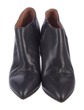 L'Autre Chose Leather Pumps