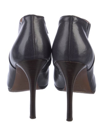 L'Autre Chose Leather Pumps