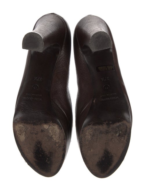 L'Autre Chose Leather Pumps