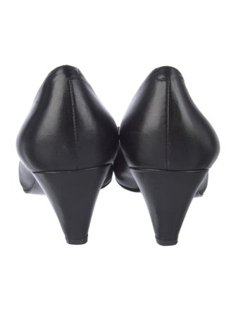 Marc by Marc Jacobs Leather Pumps