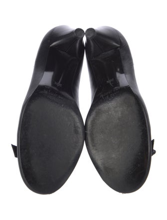 Marc by Marc Jacobs Leather Pumps