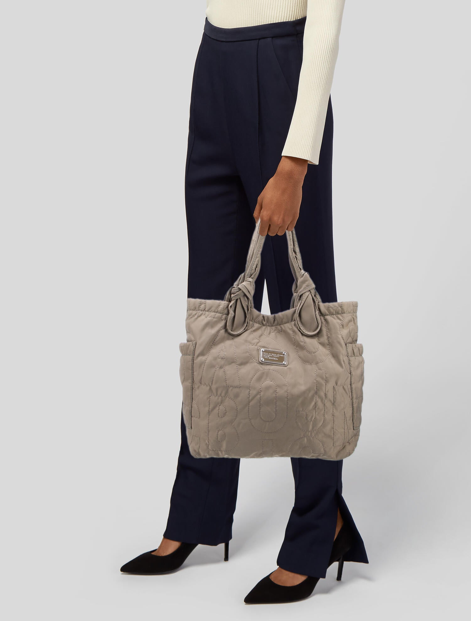 【Marc Jacobs】Quilted Medium Tote Bag Marc Jacobs Bag Medium Quilted Tote Handbag Black With Gold