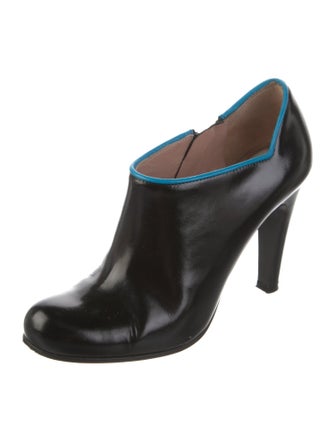 Marc by Marc Jacobs Leather T-Strap Pumps