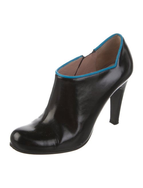 Marc by Marc Jacobs Leather T-Strap Pumps