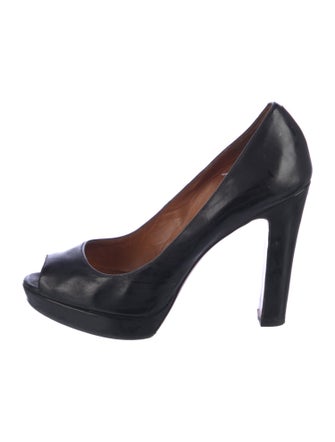 Marc by Marc Jacobs Leather Pumps