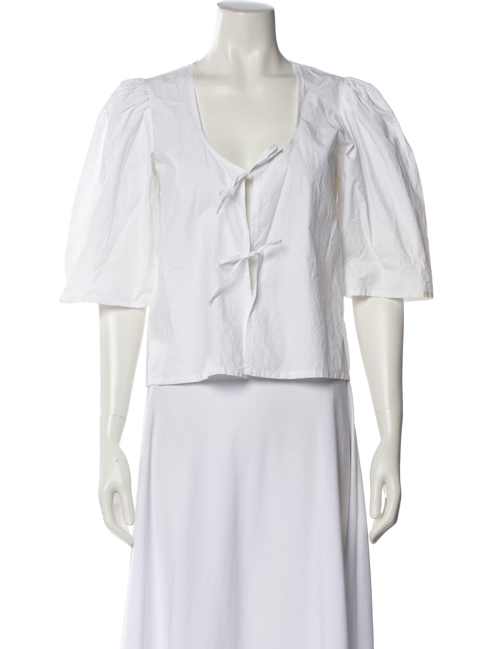 MaisonCléo V-Neck Three-Quarter Sleeve Crop Top