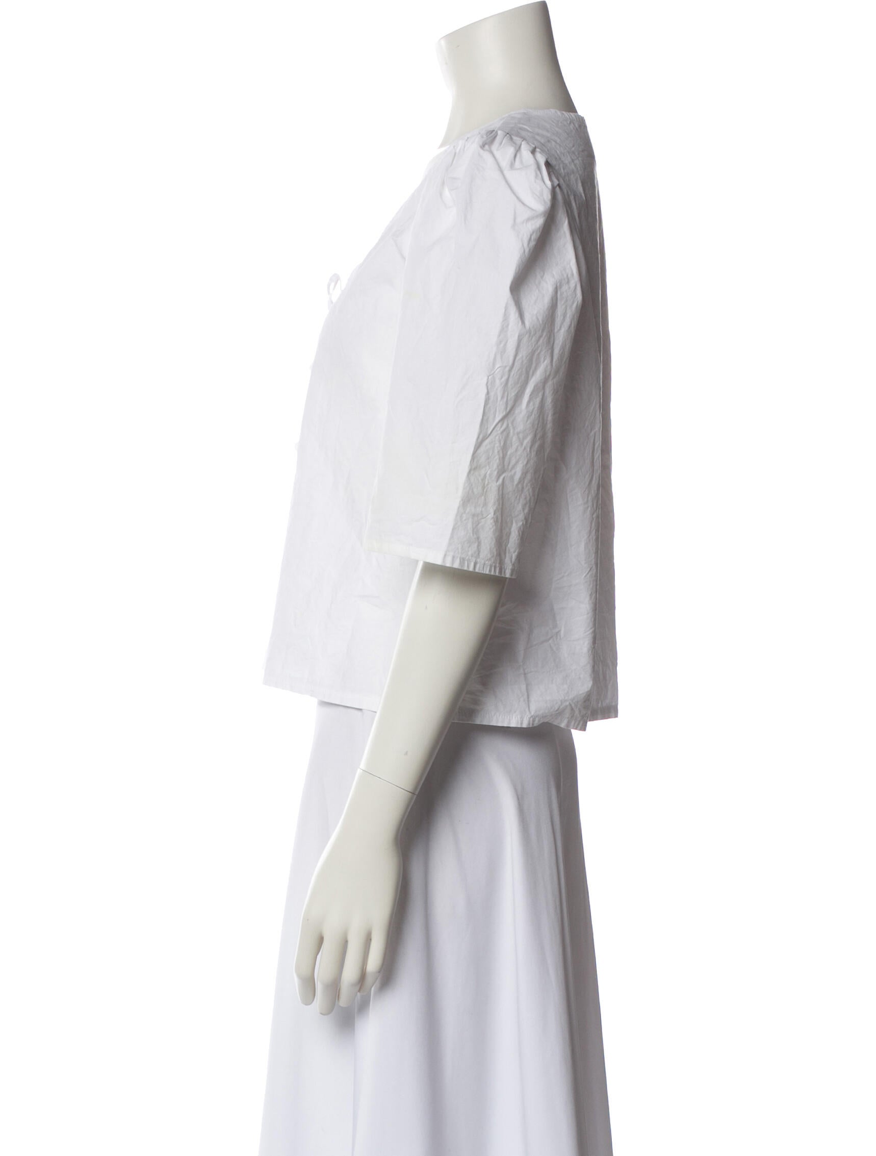 MaisonCléo V-Neck Three-Quarter Sleeve Crop Top