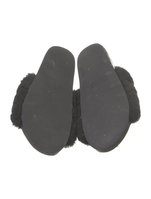 Mara and Mine Fur Chain-Link Accents Slides