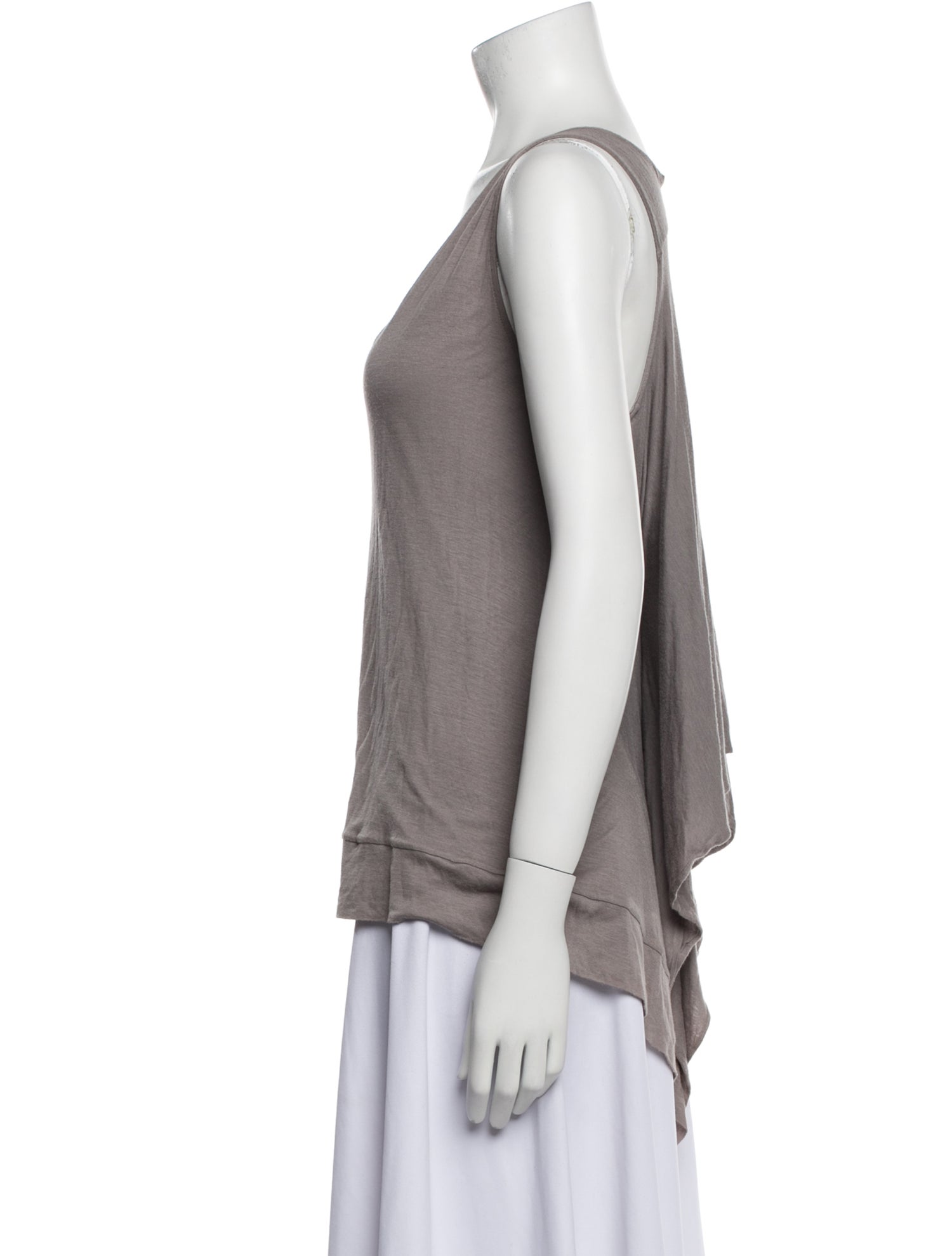 Masnada V-Neck Sleeveless Top