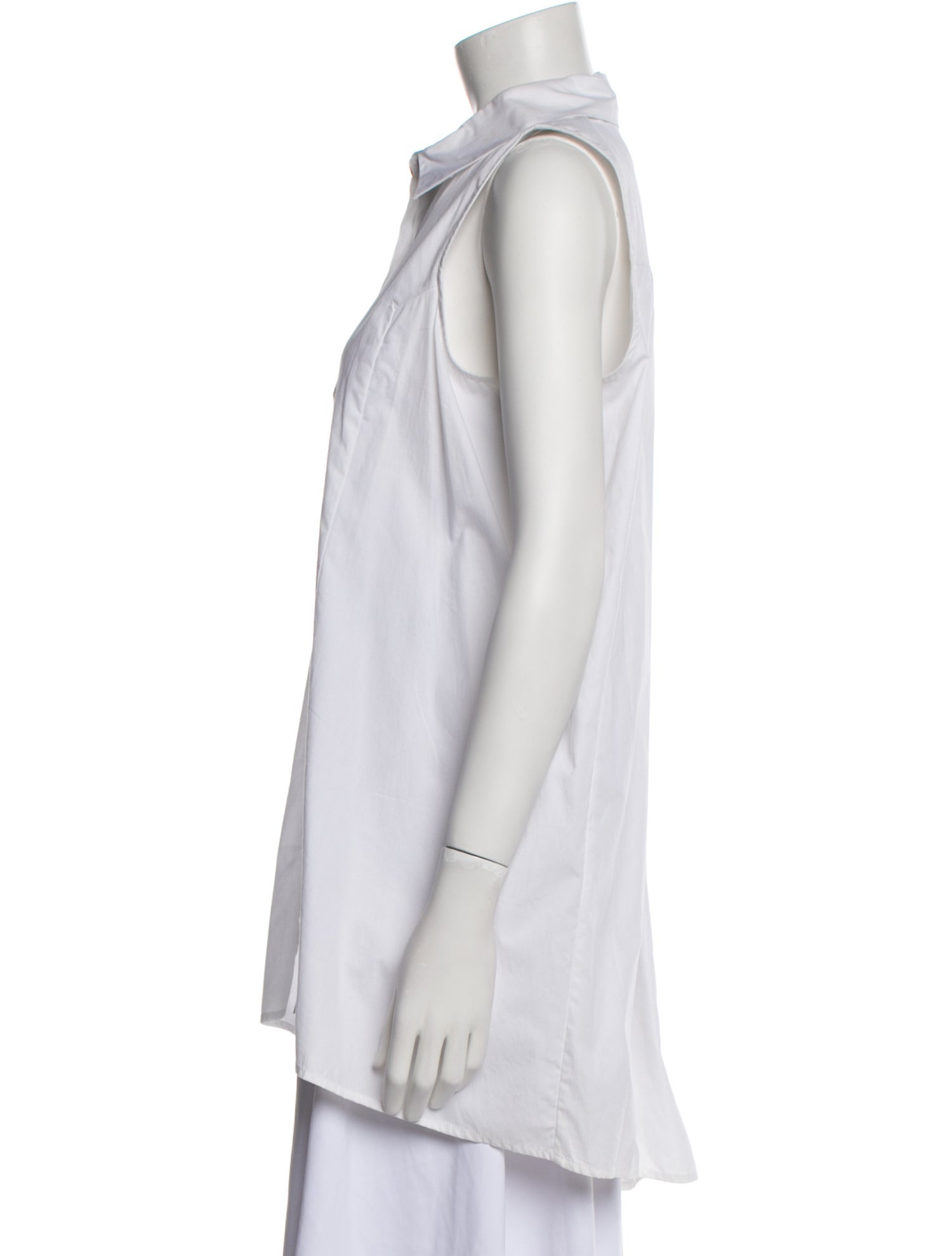 MAISON DE PAPILLON Sleeveless Button-Up Top