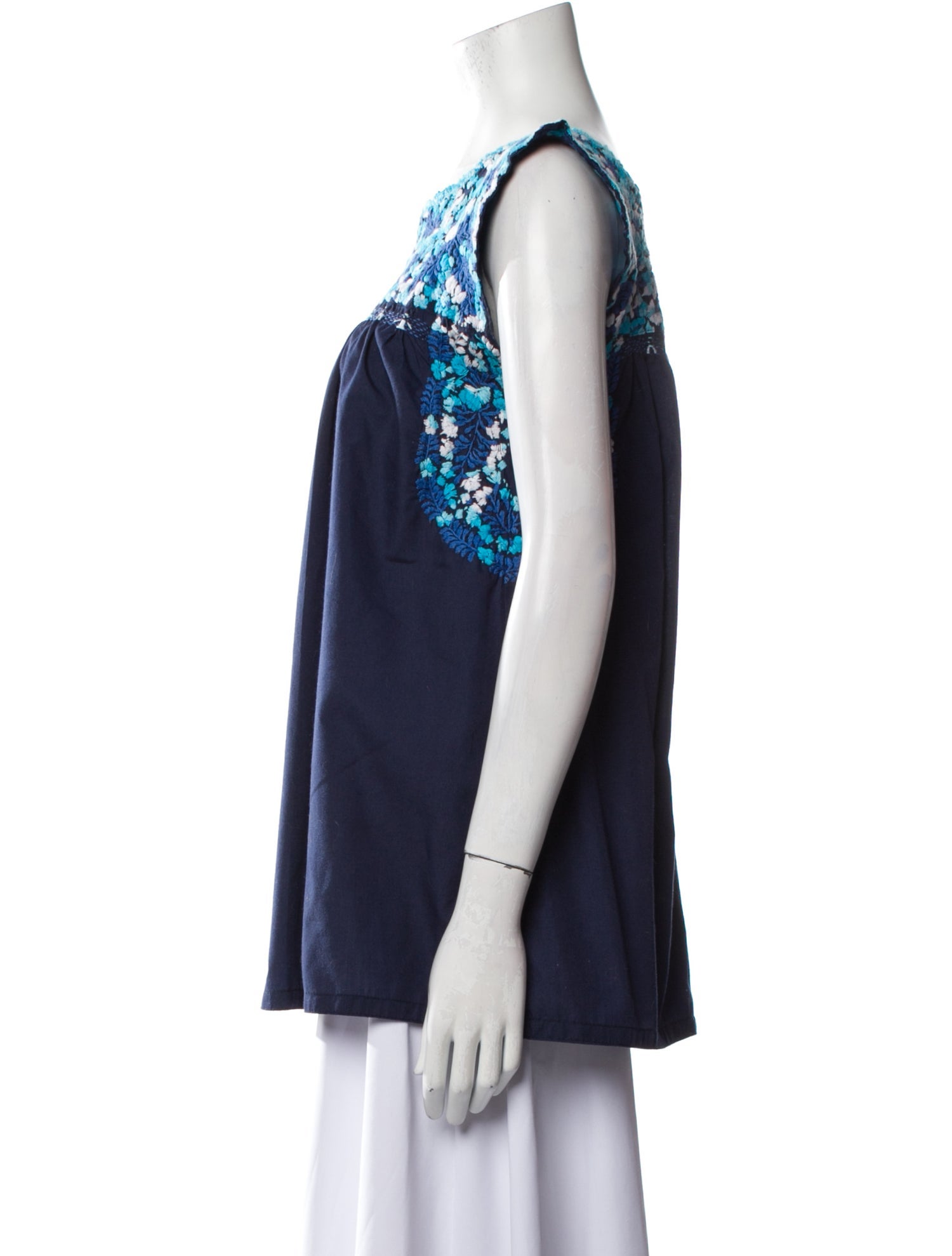 Mi Golondrina Bateau Neckline Sleeveless Blouse