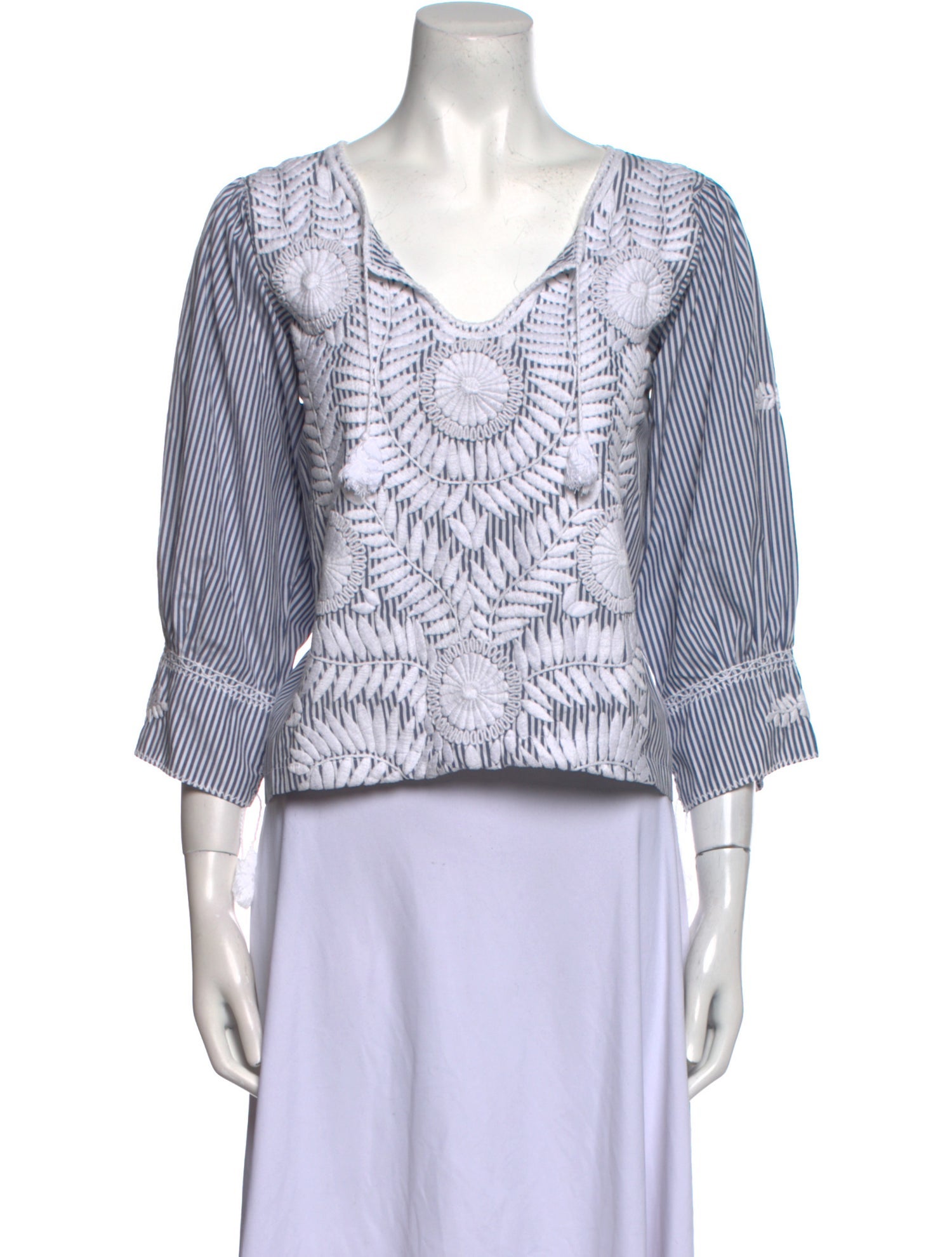 Mi Golondrina Patterned V-Neck Blouse