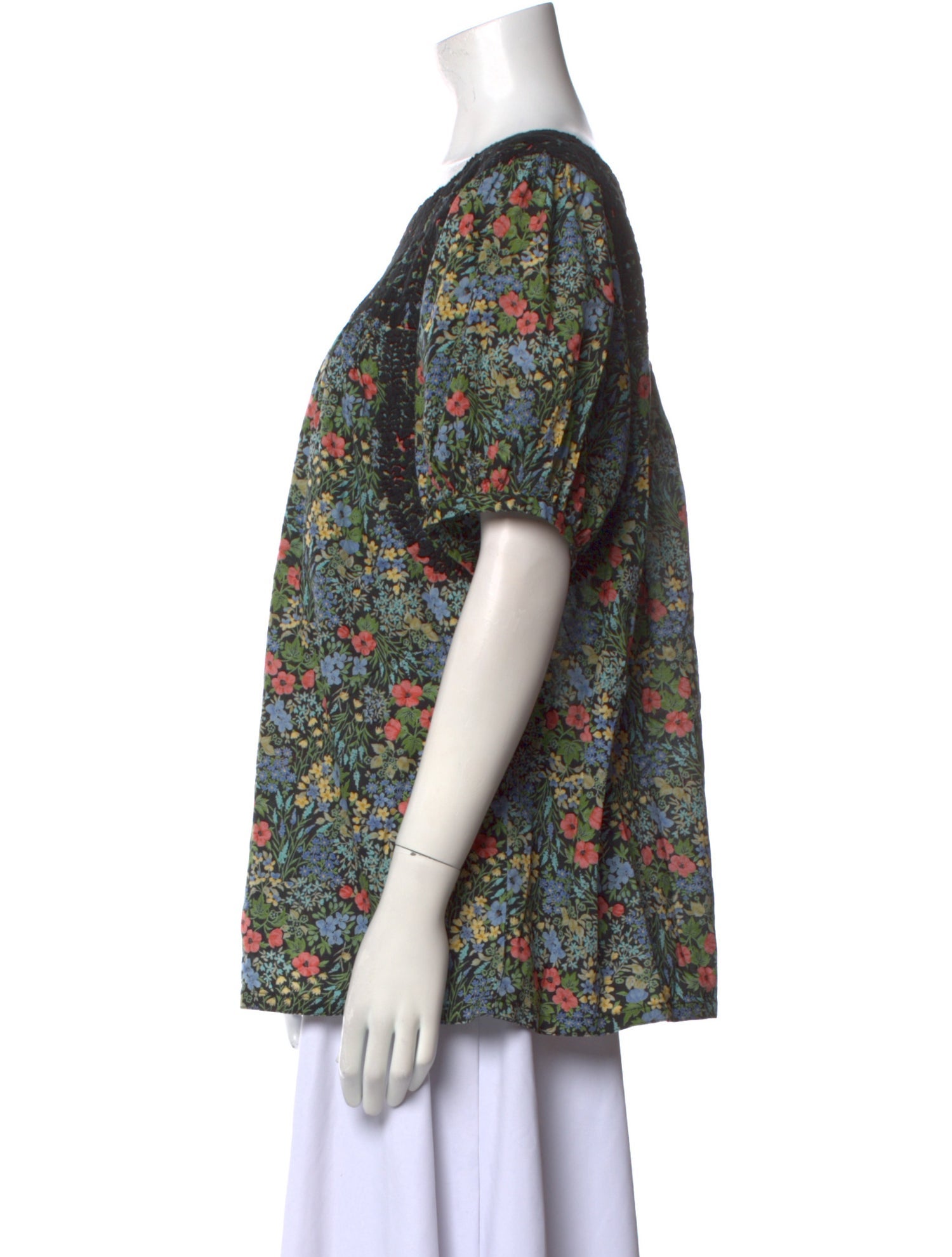 Mi Golondrina Floral Print Scoop Neck T-Shirt