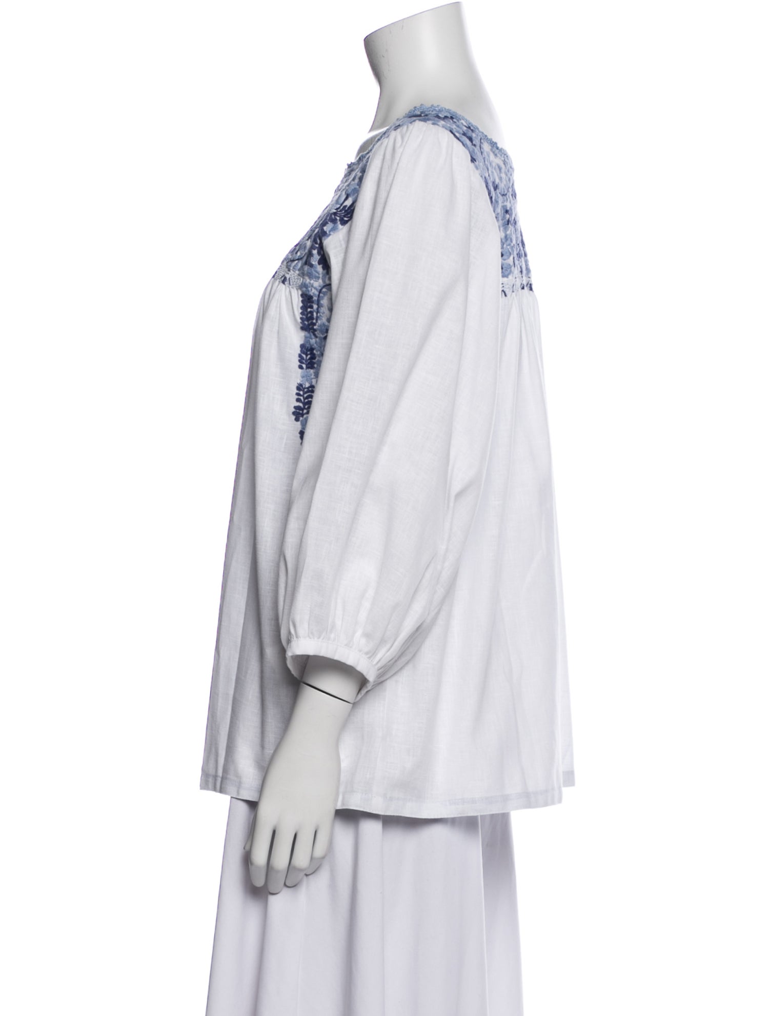 Mi Golondrina Graphic Print Scoop Neck Blouse