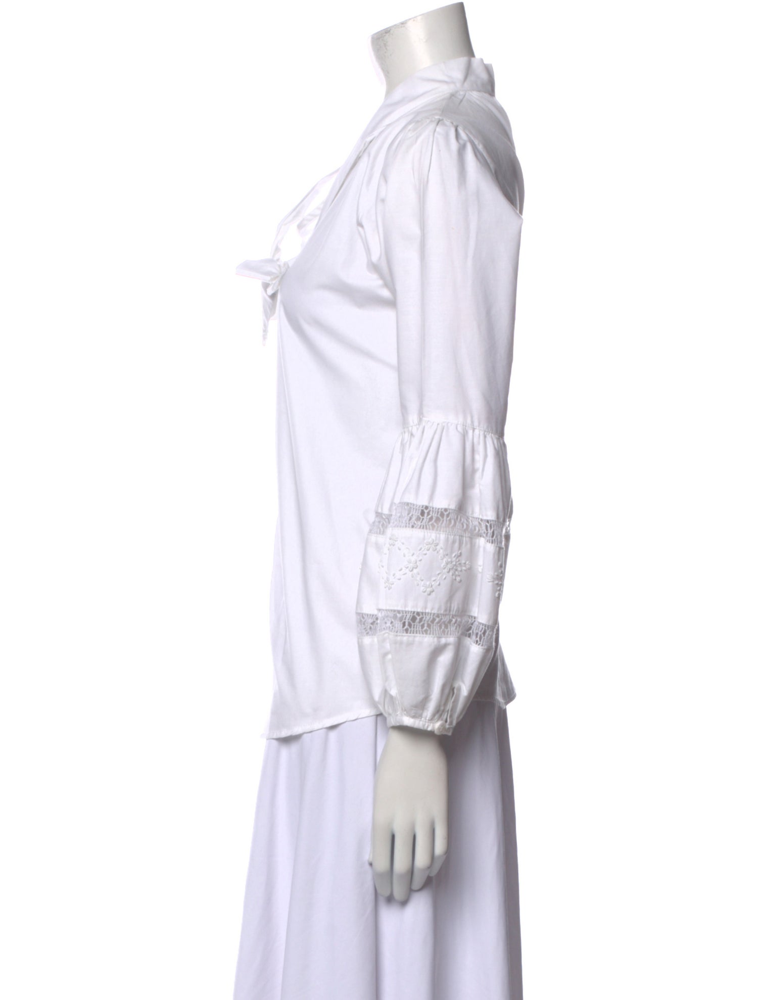 Mi Golondrina V-Neck Three-Quarter Sleeve Blouse