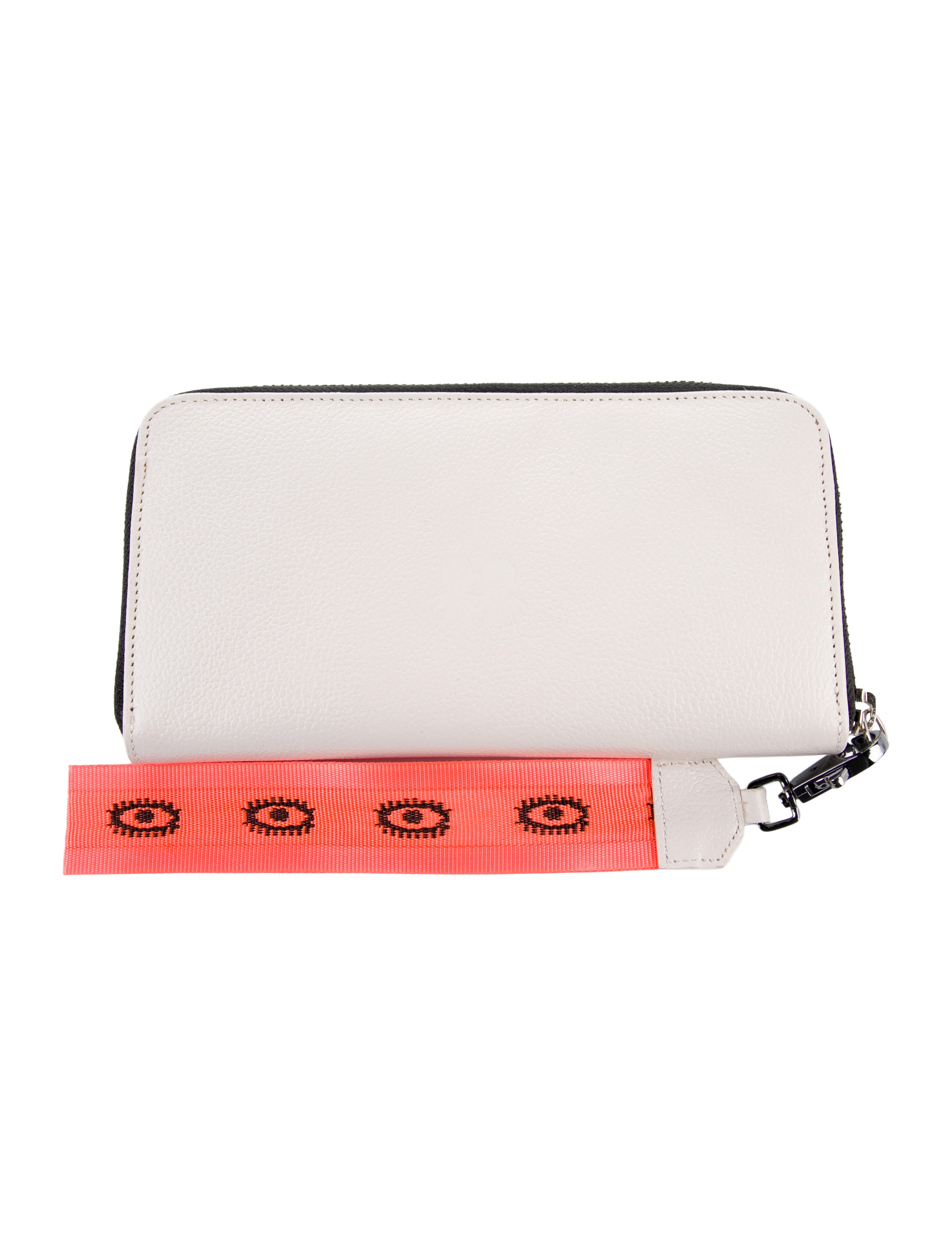 Min & Mon Leather Patterned Wristlet