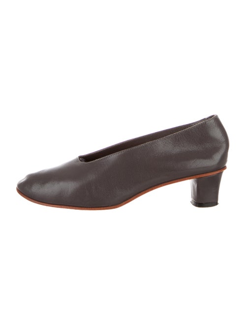 Martiniano Leather Round-Toe Pumps Grey