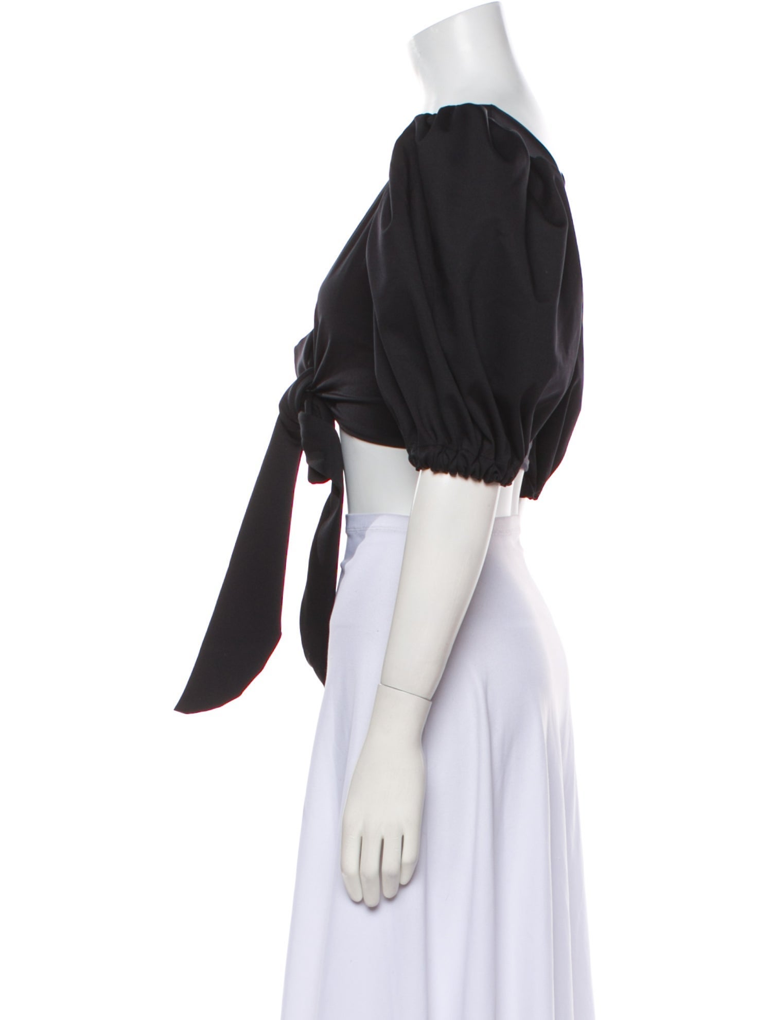 Maygel Coronel V-Neck Short Sleeve Crop Top